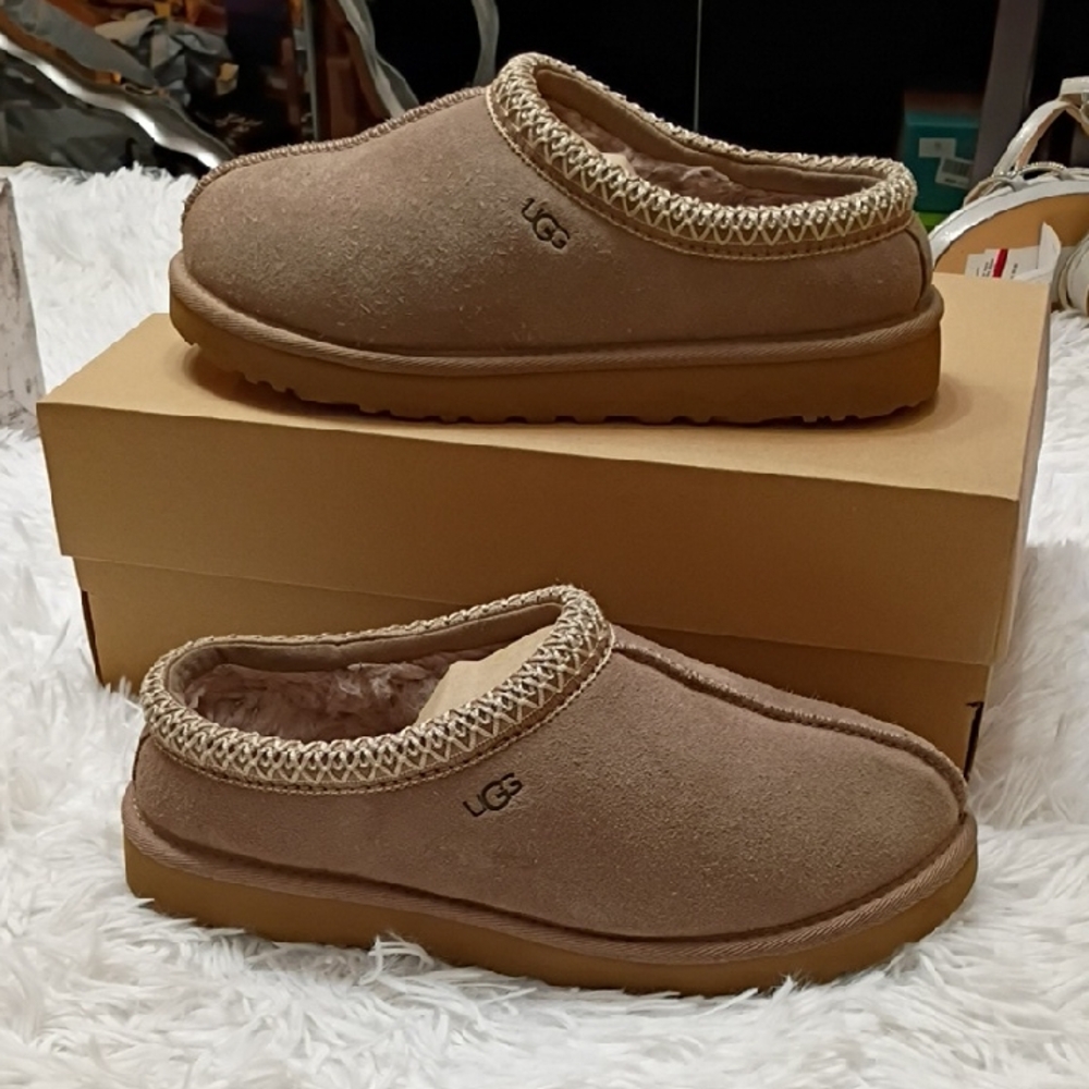 UGG Talisman II Taupe Suede Slip-On Shoes Size 8